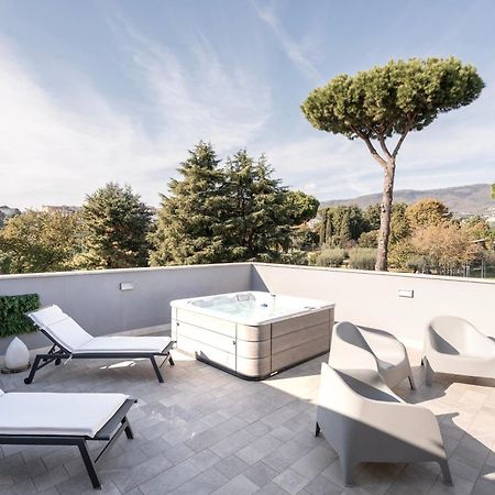 Luxury - Jacuzzi Apartments Near Rome Velletri Bagian luar foto