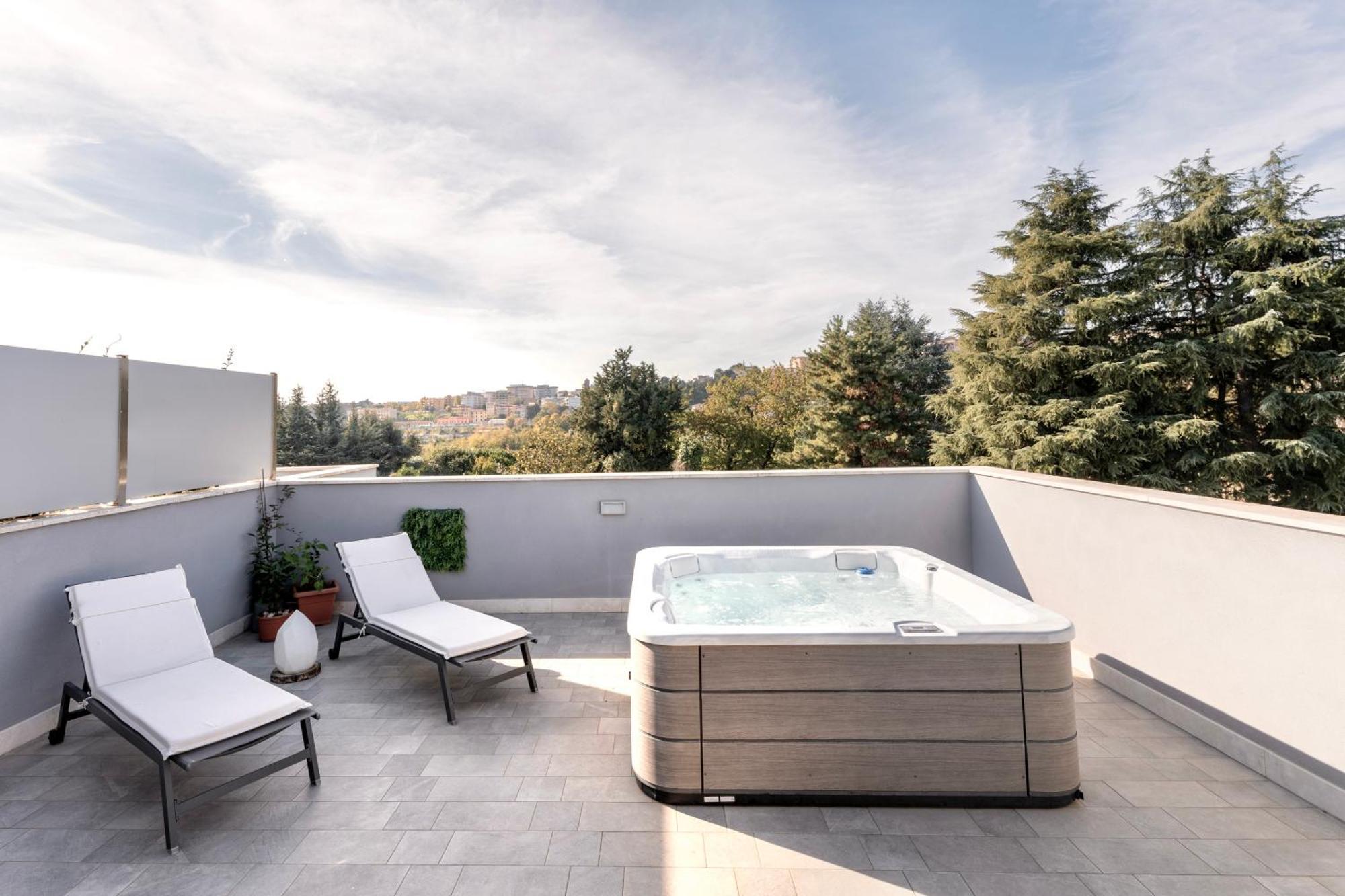 Luxury - Jacuzzi Apartments Near Rome Velletri Bagian luar foto