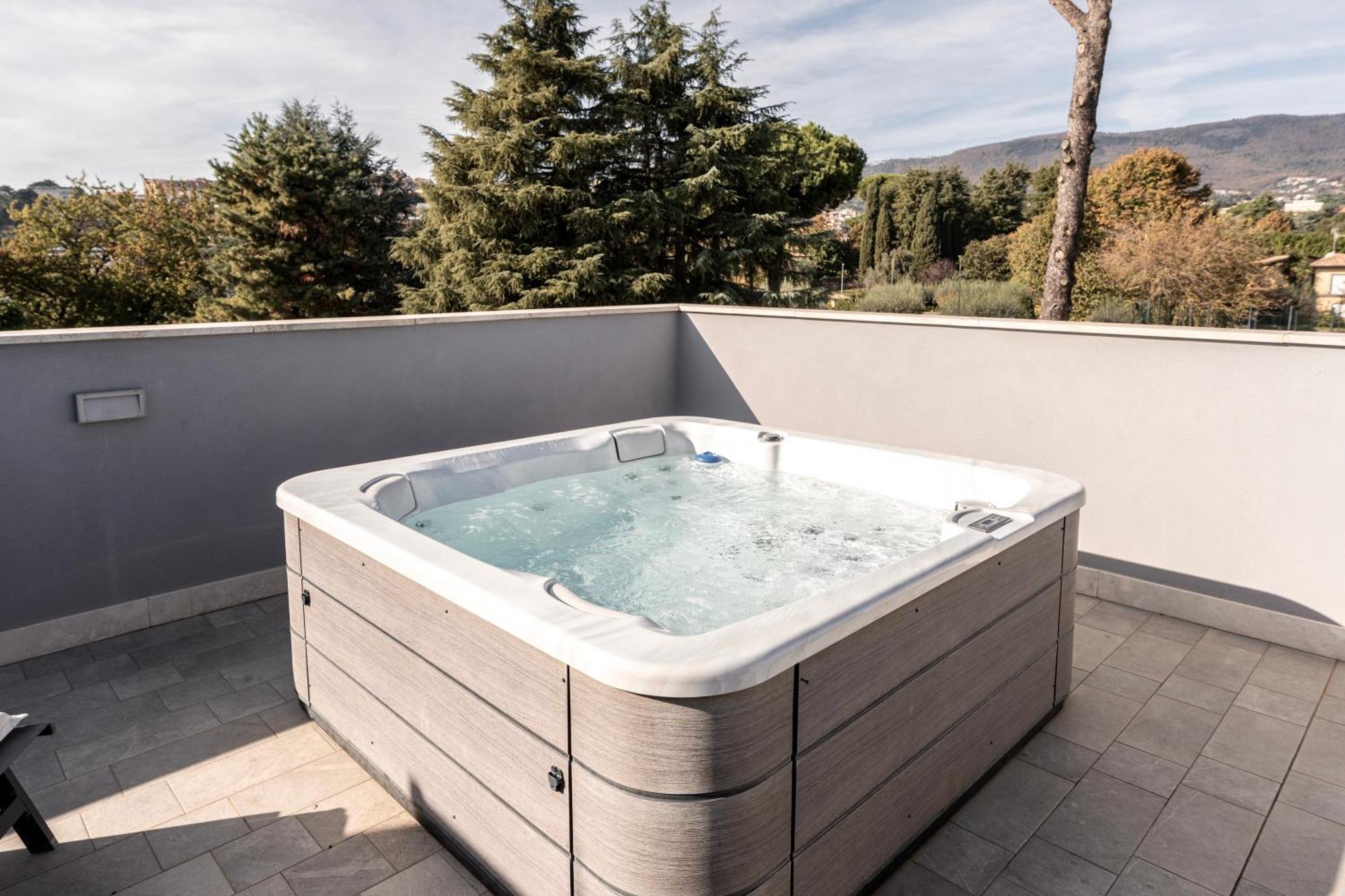 Luxury - Jacuzzi Apartments Near Rome Velletri Bagian luar foto
