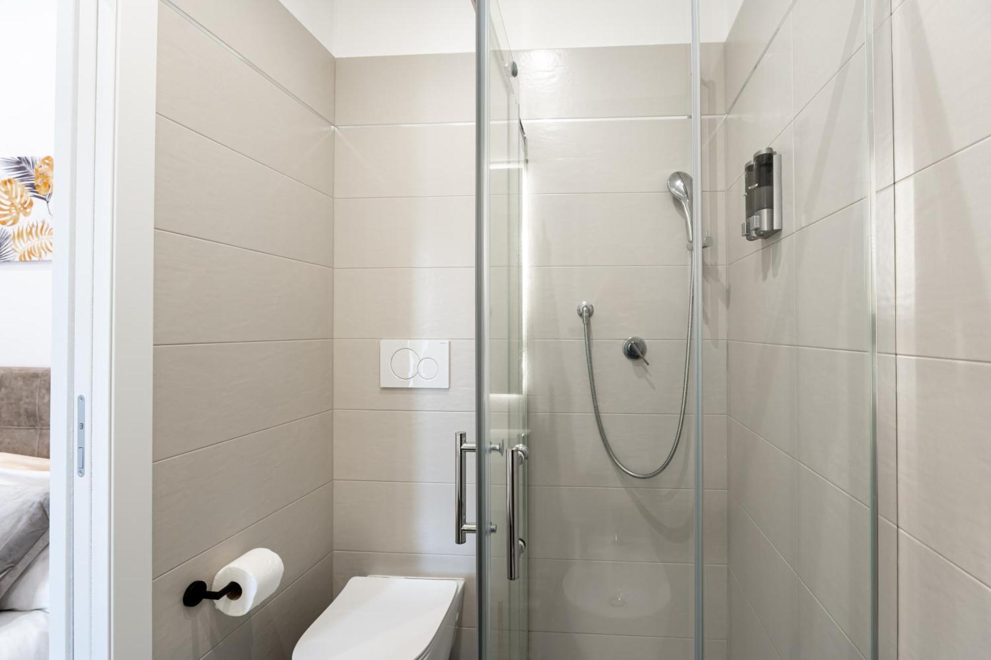 Luxury - Jacuzzi Apartments Near Rome Velletri Bagian luar foto
